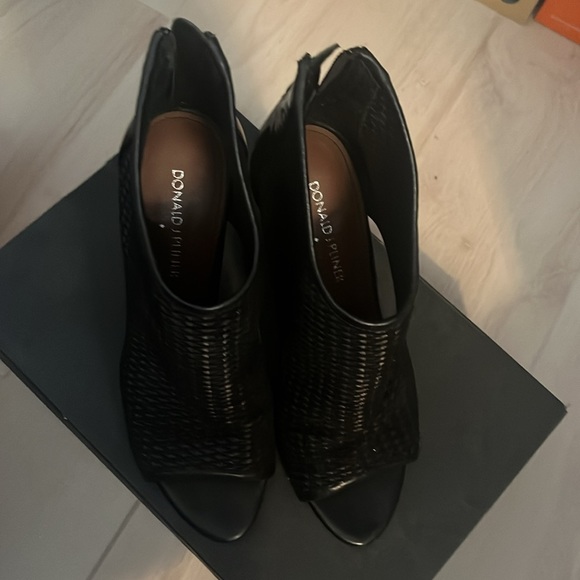 Donald J Pliner black heels 7 - Picture 2 of 8